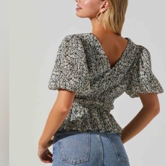 Astr Alexis Black Multi Floral  Puff Sleeve Blouse - Picture 2 of 13